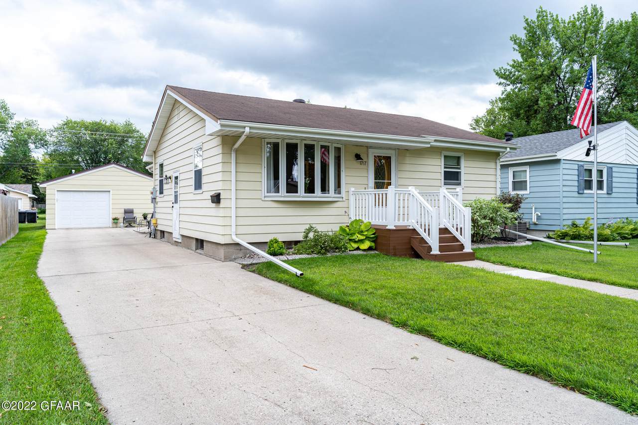 1717 10TH Avenue - Photo 1