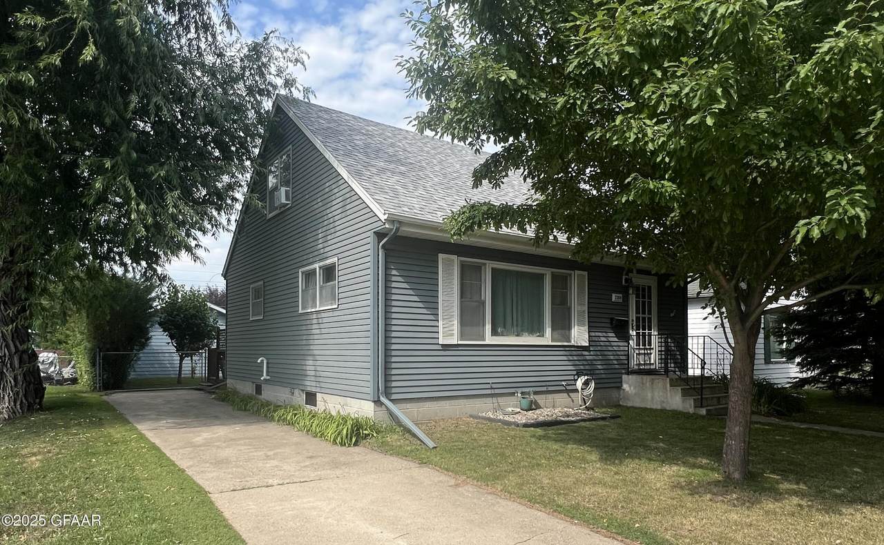 2204 7TH Avenue - Photo 1