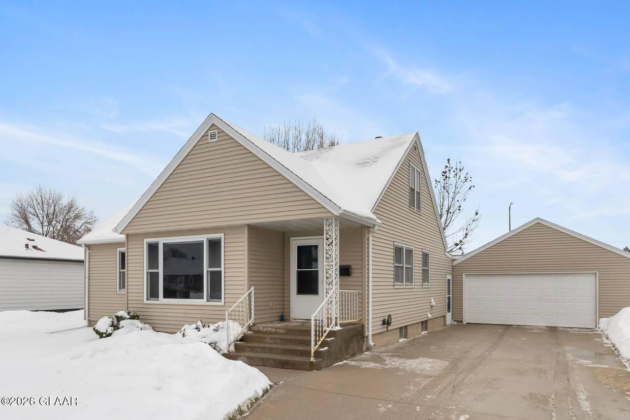 610 13TH Street - Photo 1