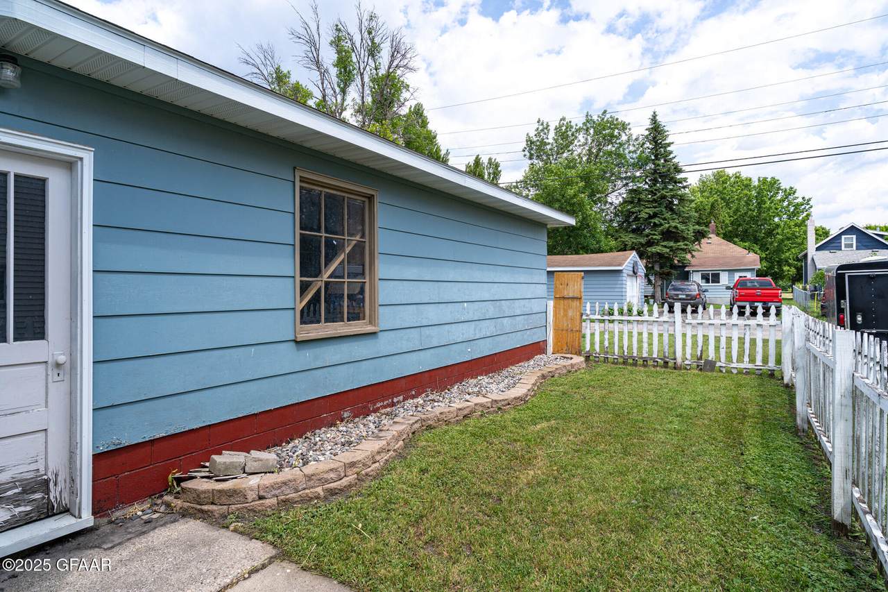 https://bt-photos.global.ssl.fastly.net/grandforks/1280_boomver_2_25-293-2.jpg