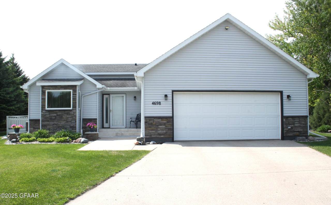 4698 Homestead Circle - Photo 1