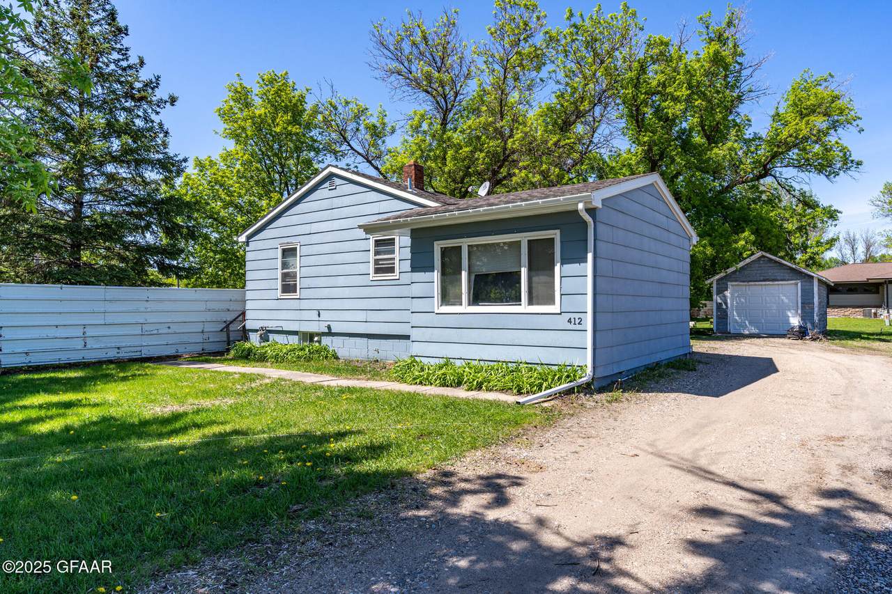 412 Hill Avenue - Photo 1