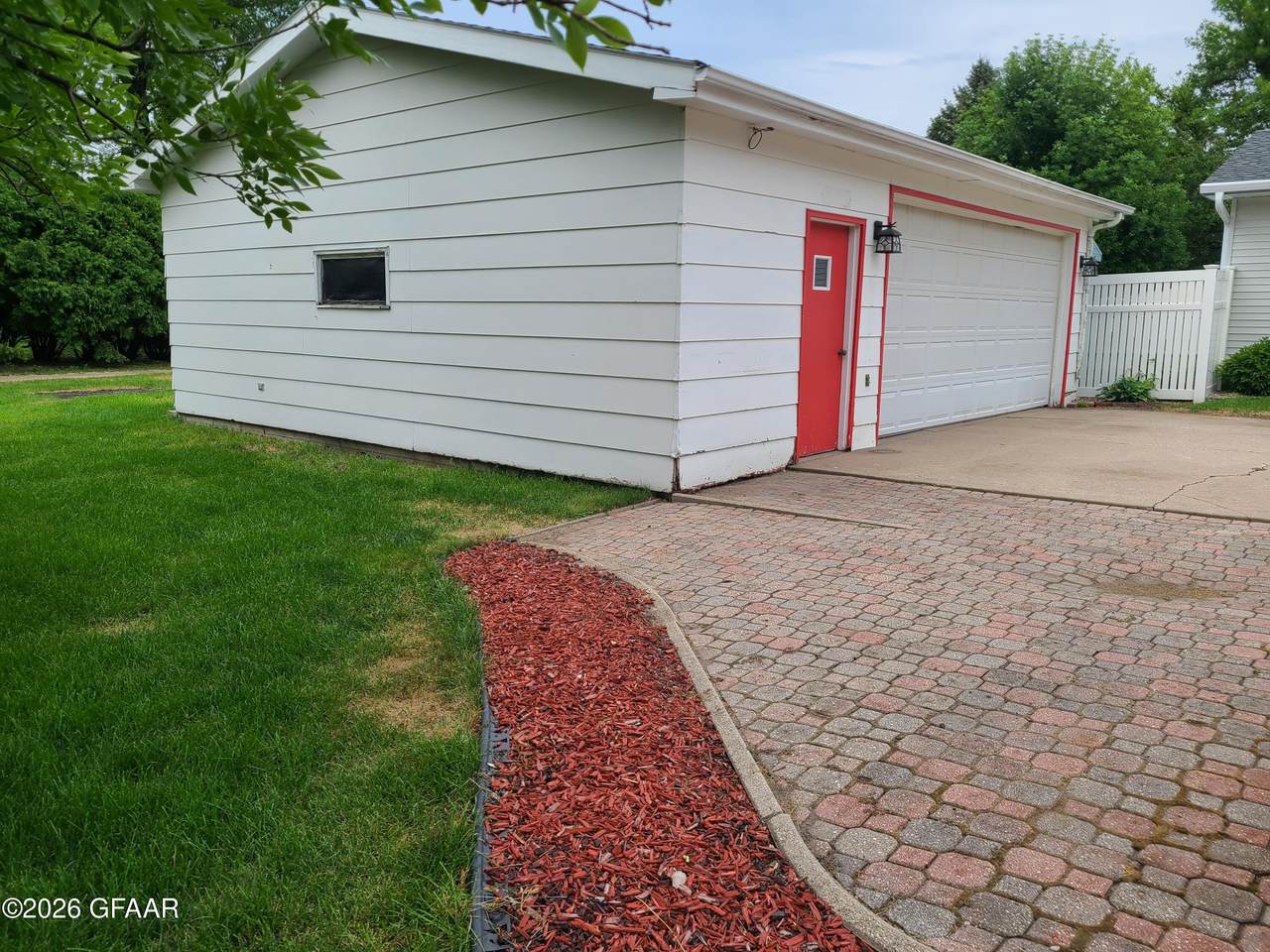 https://bt-photos.global.ssl.fastly.net/grandforks/1280_boomver_1_26-1131-2.jpg