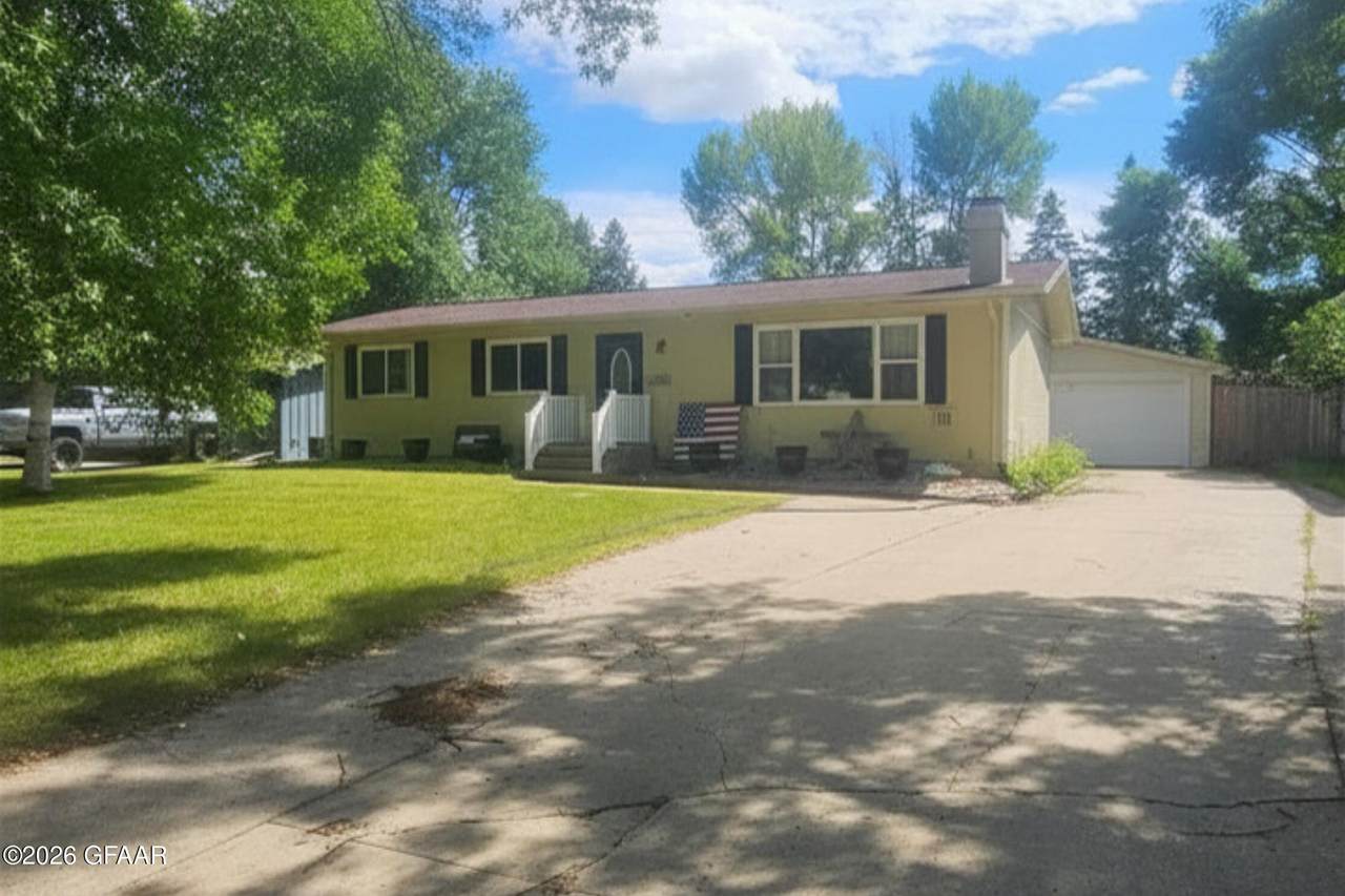 704 8TH Street - Photo 1