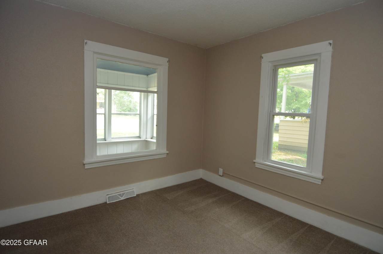 1513 University Avenue - Photo 1