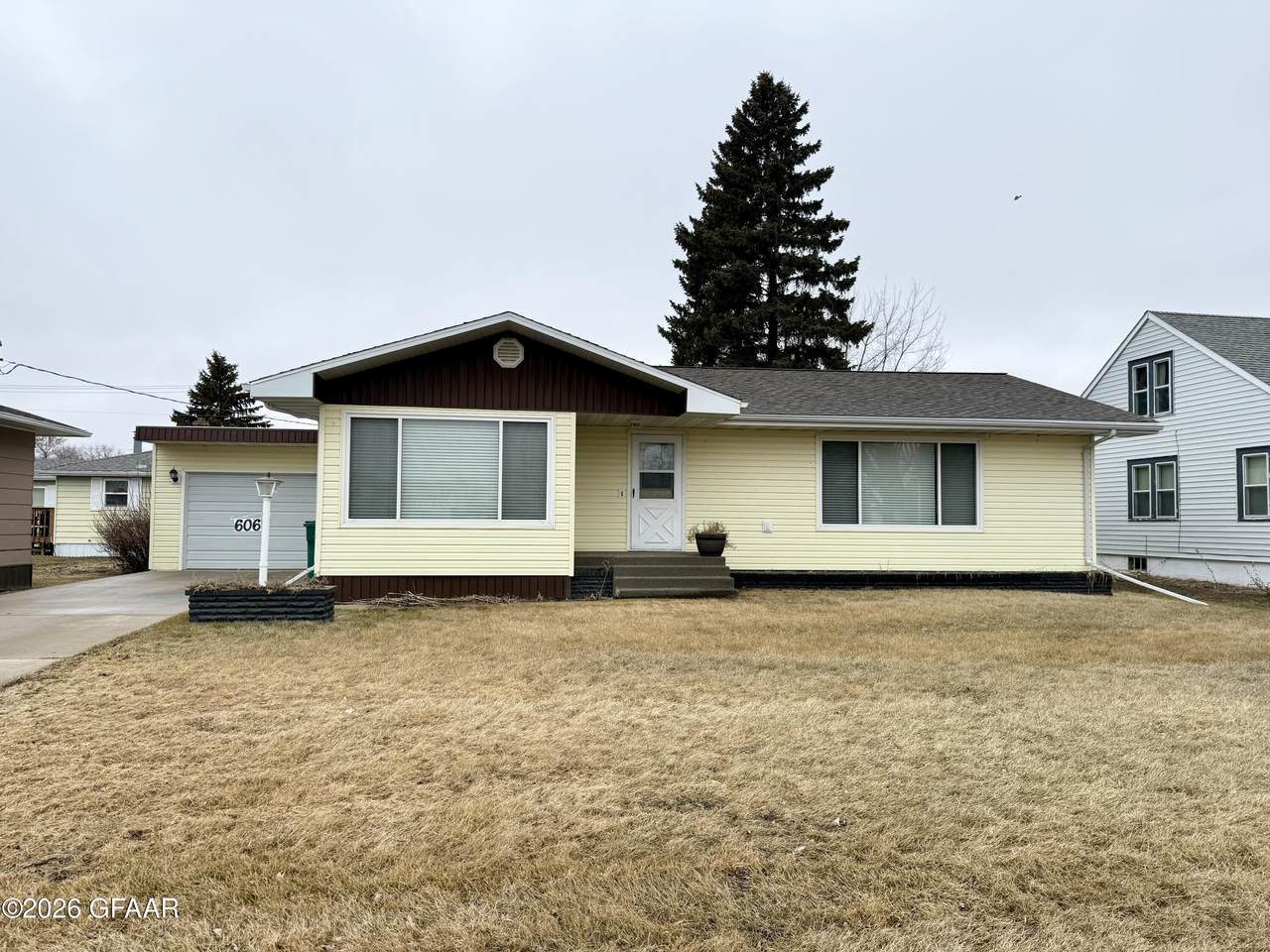 606 1ST Street - Photo 1