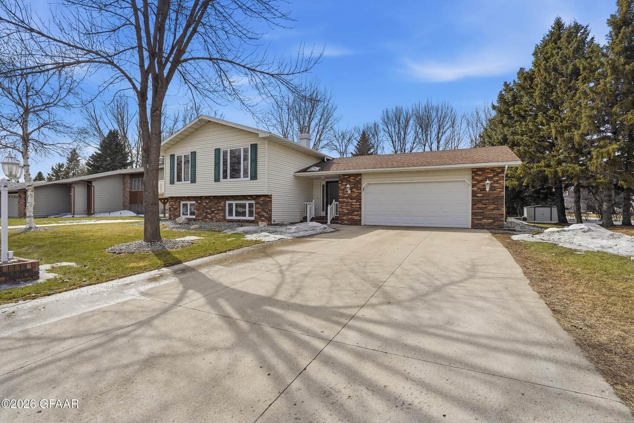 922 James Avenue - Photo 1