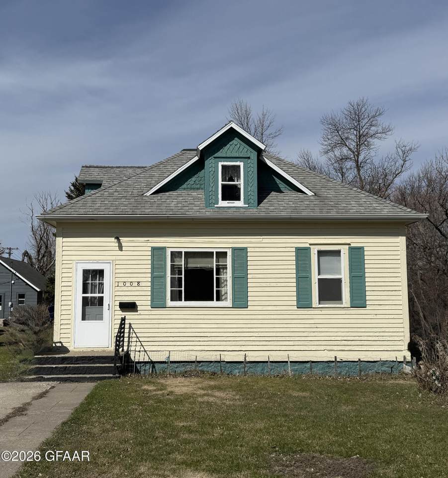 1008 7TH Street - Photo 1