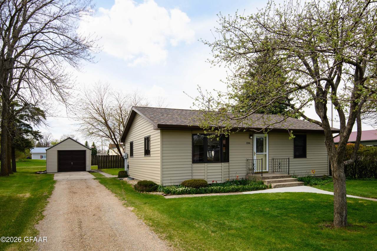 206 4TH Street - Photo 1