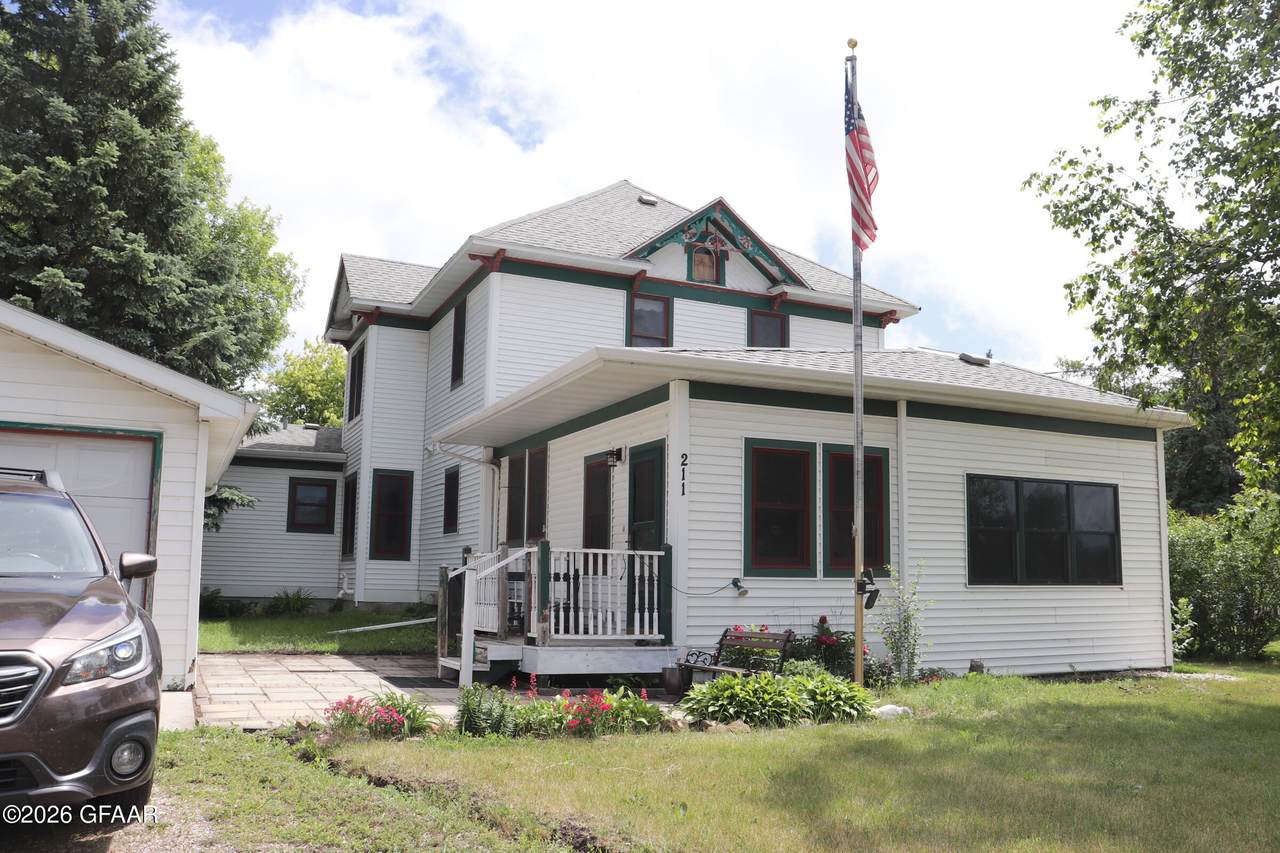 211 4TH Street - Photo 1