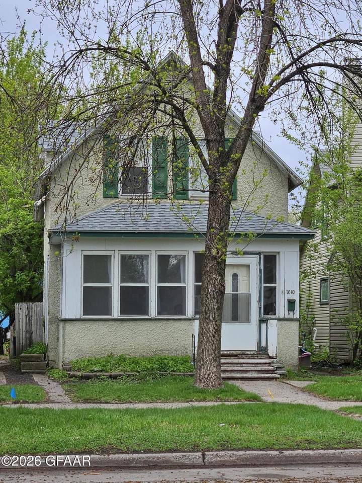 1010 University Ave - Photo 1