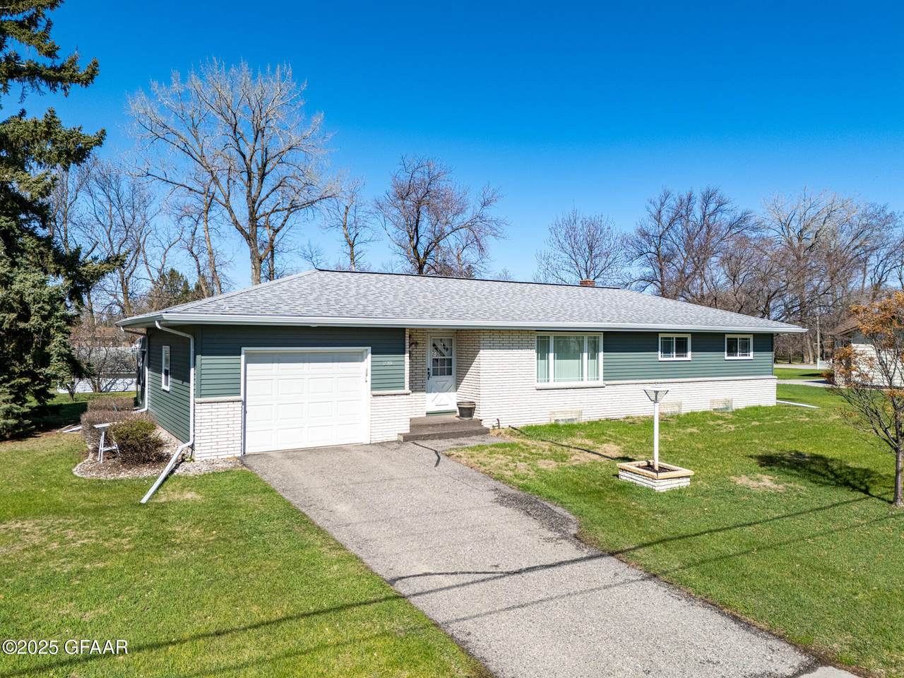 1001 Alexander Street - Photo 1