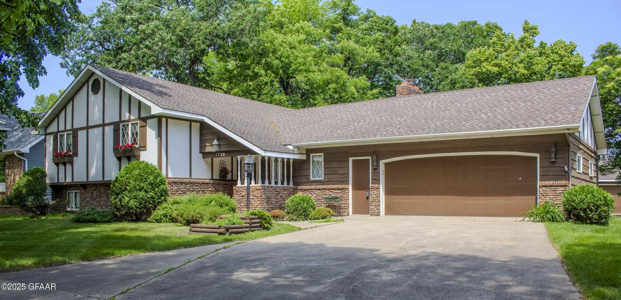 1730 20TH Street - Photo 1