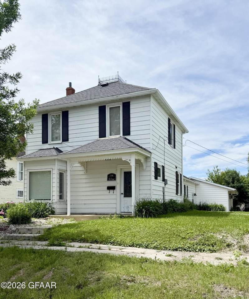 708 5TH Street - Photo 1