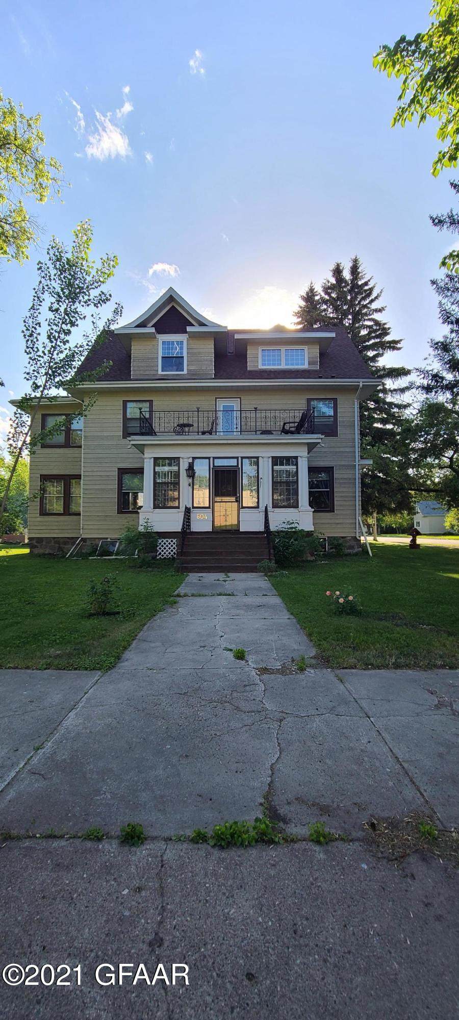 604 4TH Avenue - Photo 1