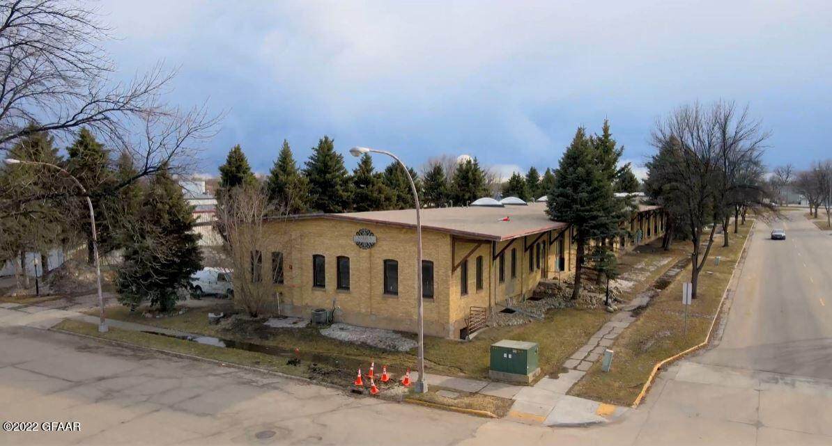 899 2ND AVENUE NORTH - Photo 1