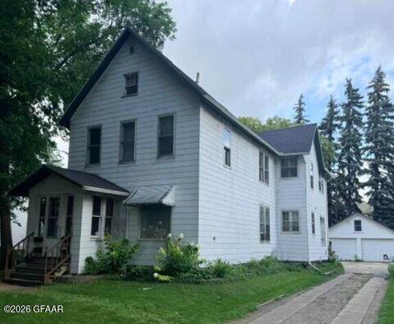 513 6TH Street - Photo 1