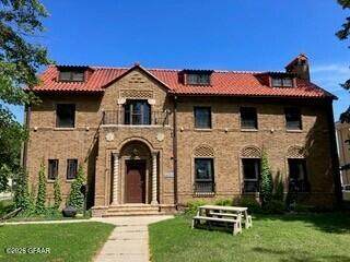 2620 University Avenue - Photo 1