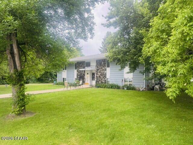 https://bt-photos.global.ssl.fastly.net/grandforks/orig_boomver_2_26-504-2.jpg