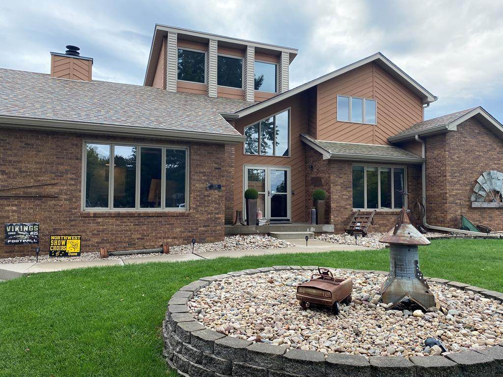 2126 Viking Pl - Photo 1