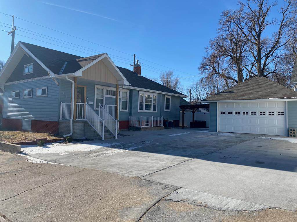 312 Walnut St - Photo 1