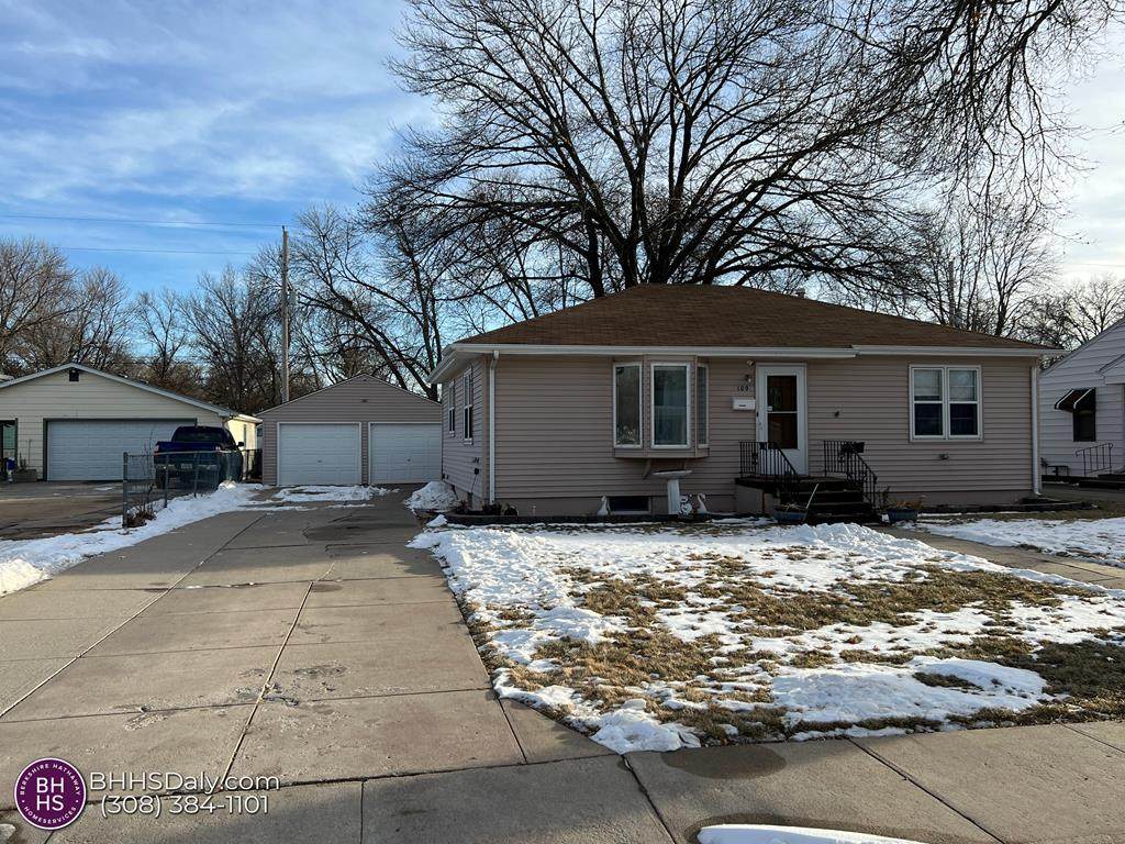 109 18th St - Photo 1