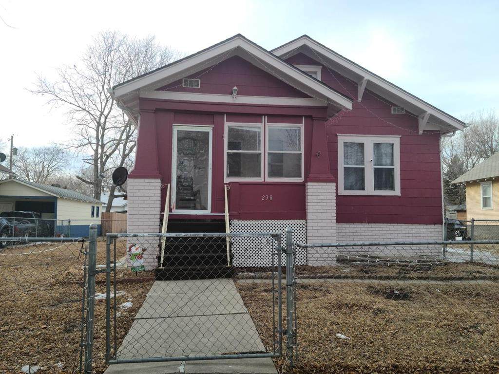 238 Sycamore St - Photo 1