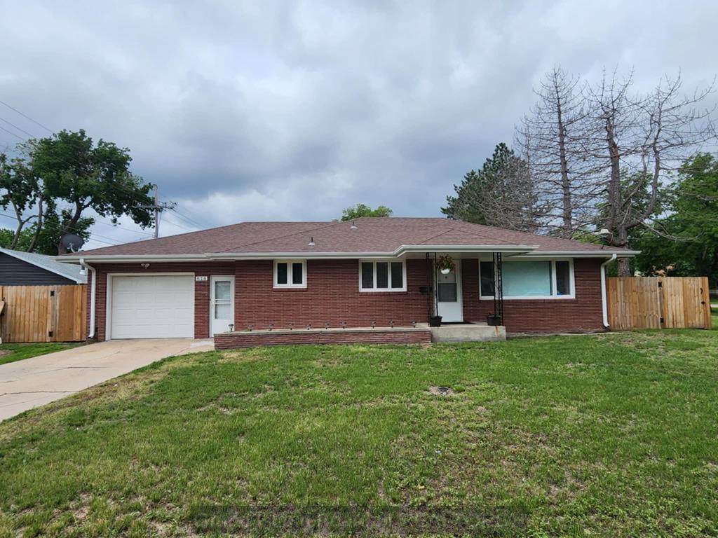 616 Oak St - Photo 1