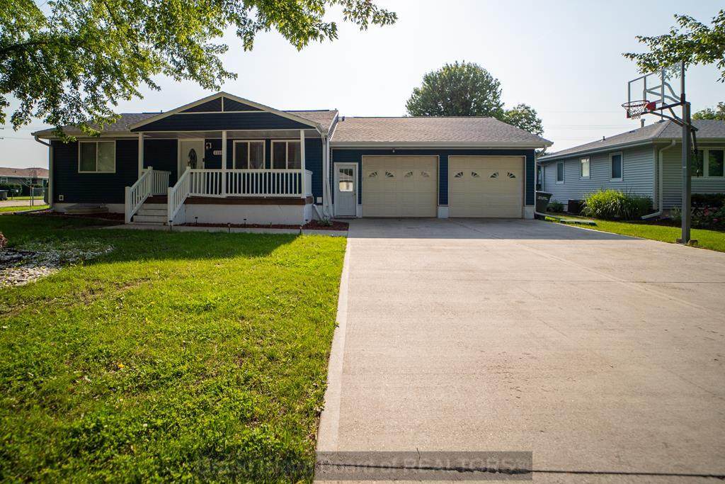 2304 Sheridan Ave - Photo 1