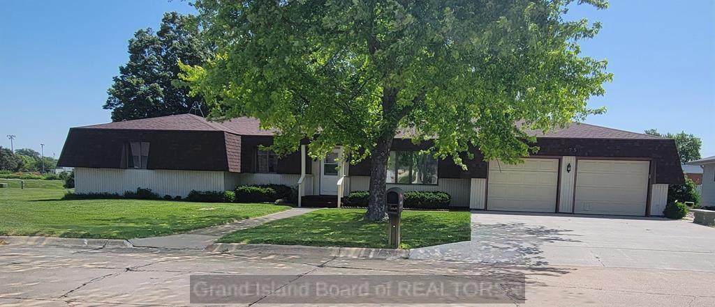 2715 Parkview Dr - Photo 1