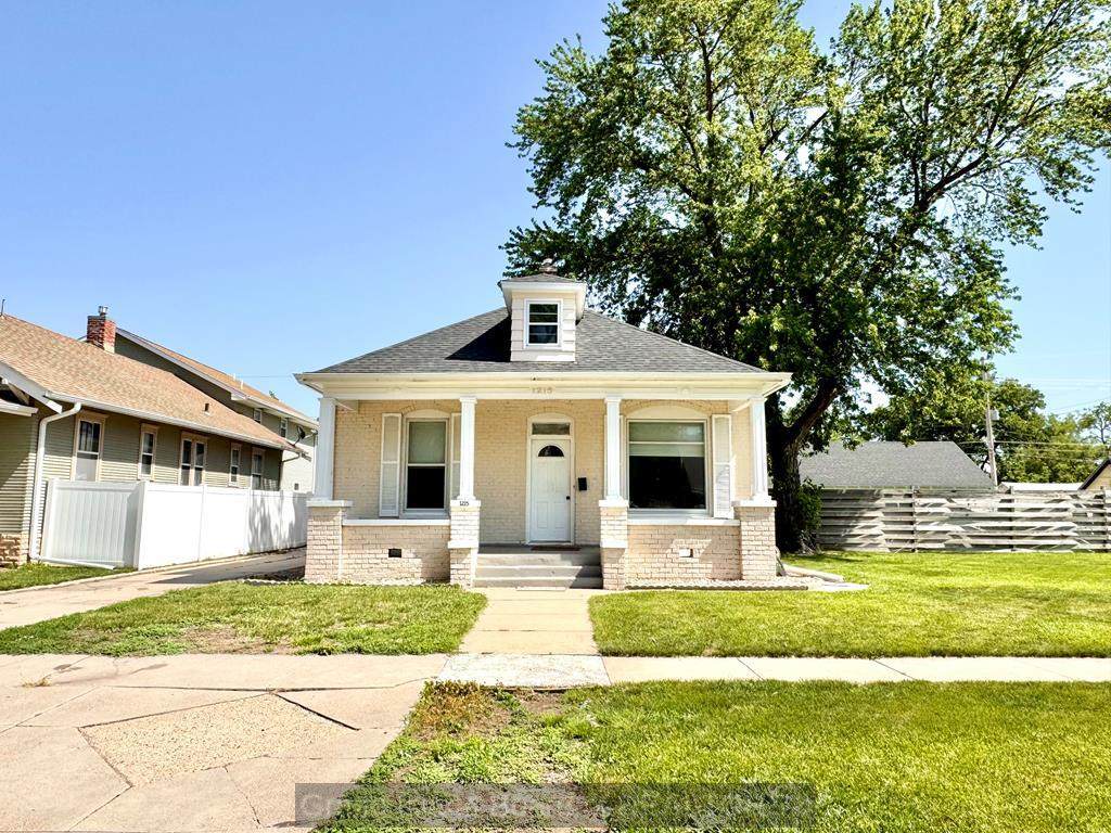 1215 Charles St - Photo 1