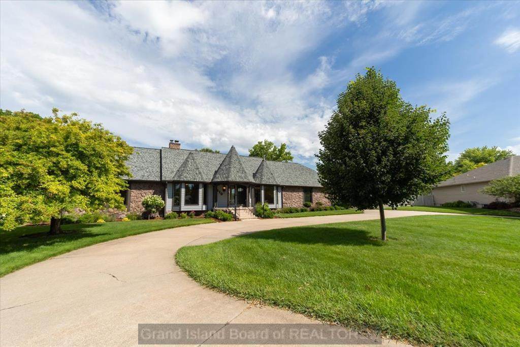 1610 Parkview Drive - Photo 1