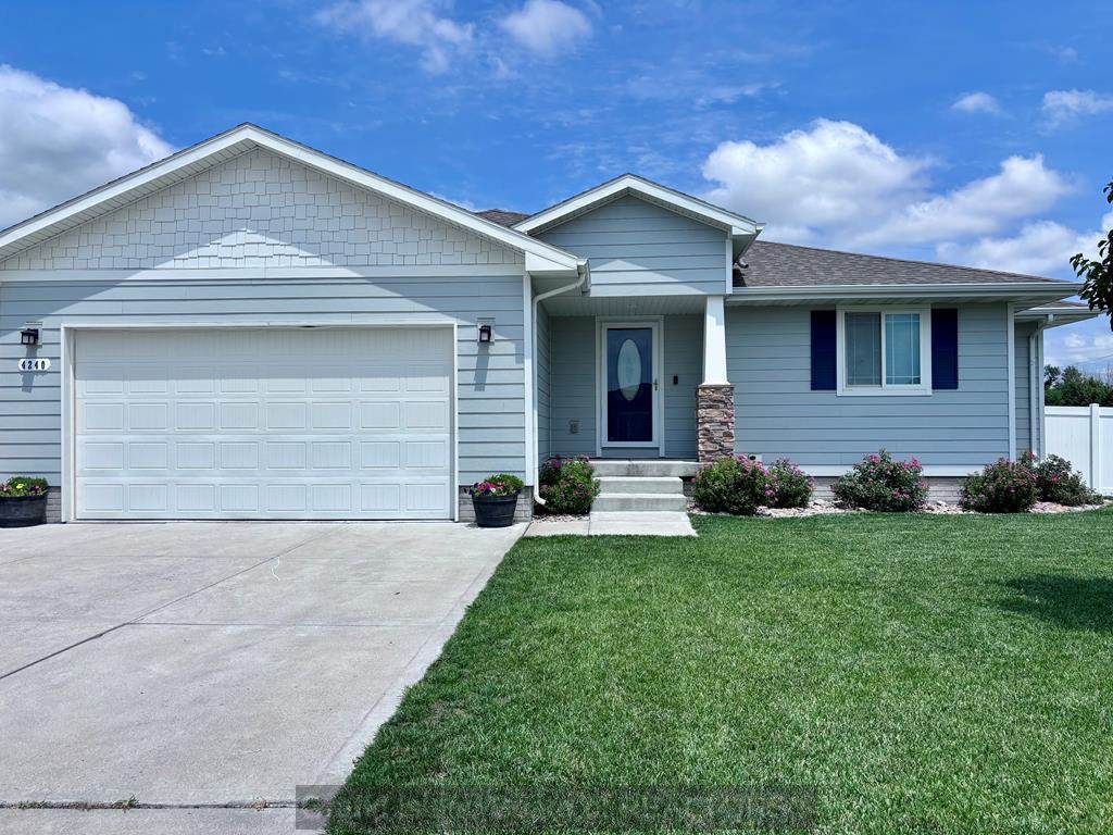 4240 Switchgrass Cir - Photo 1