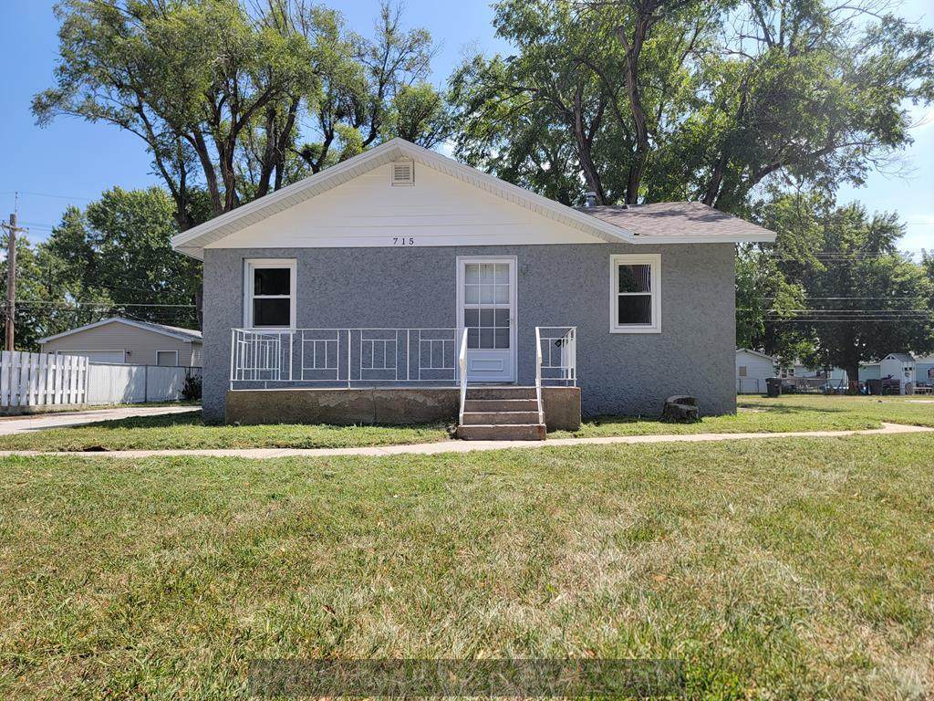 715 Howard Ave - Photo 1