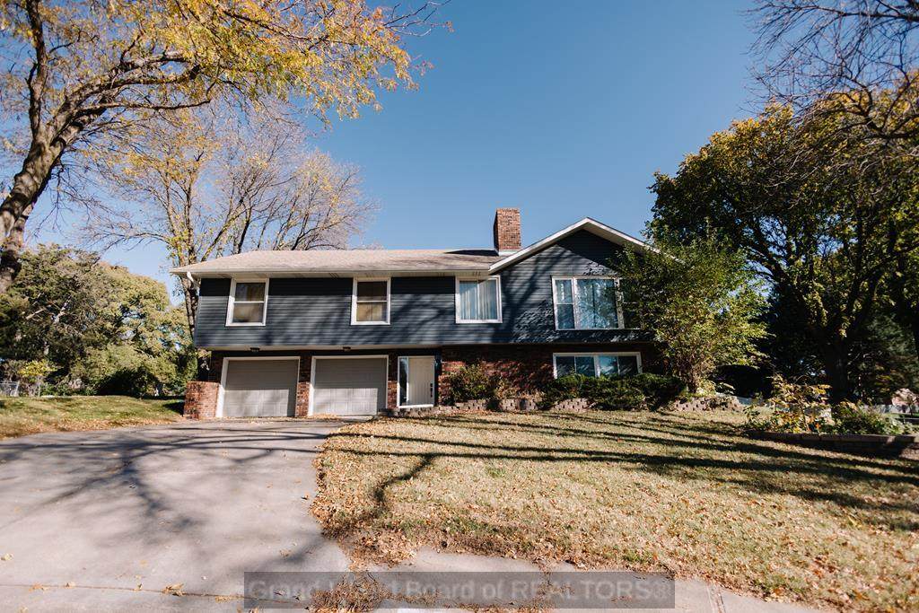 2203 Woodridge Court - Photo 1