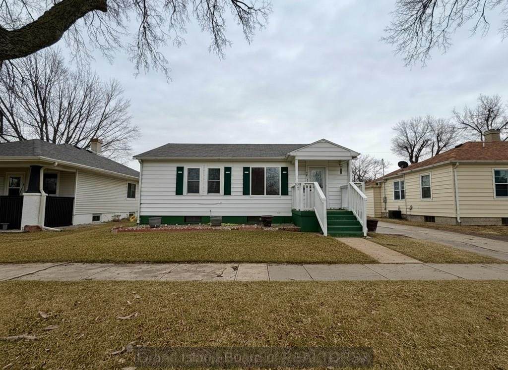 515 15th St - Photo 1