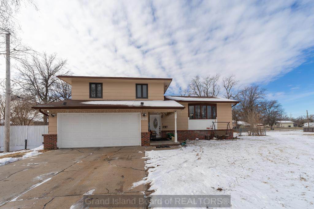 2212 Maplewood Pl. - Photo 1