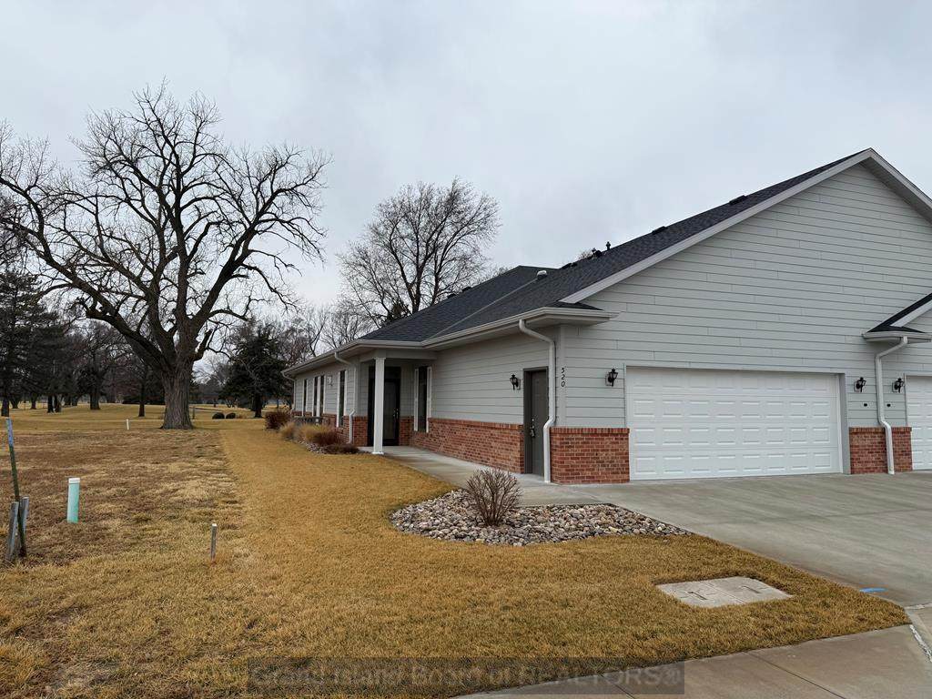 520 Woodland Dr - Photo 1