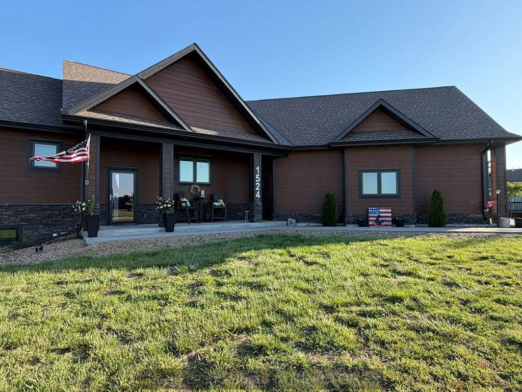1524 Beechwood Dr - Photo 1