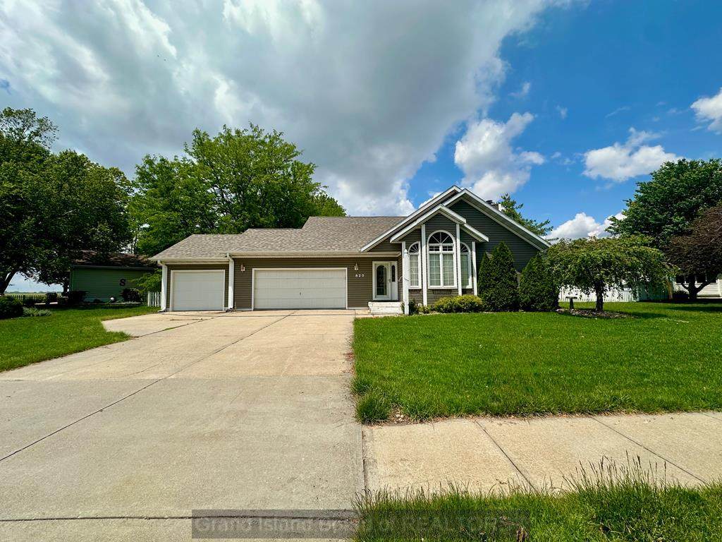 820 Redwood Rd - Photo 1