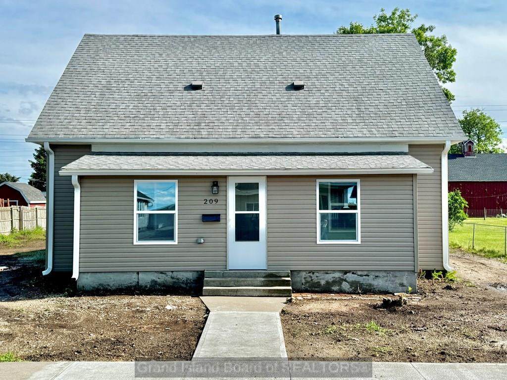 209 E Plum - Photo 1