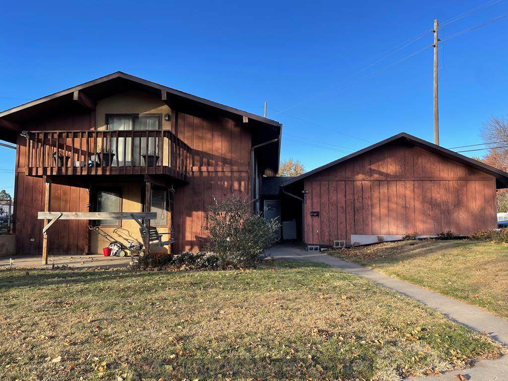 304 18th St - Photo 1