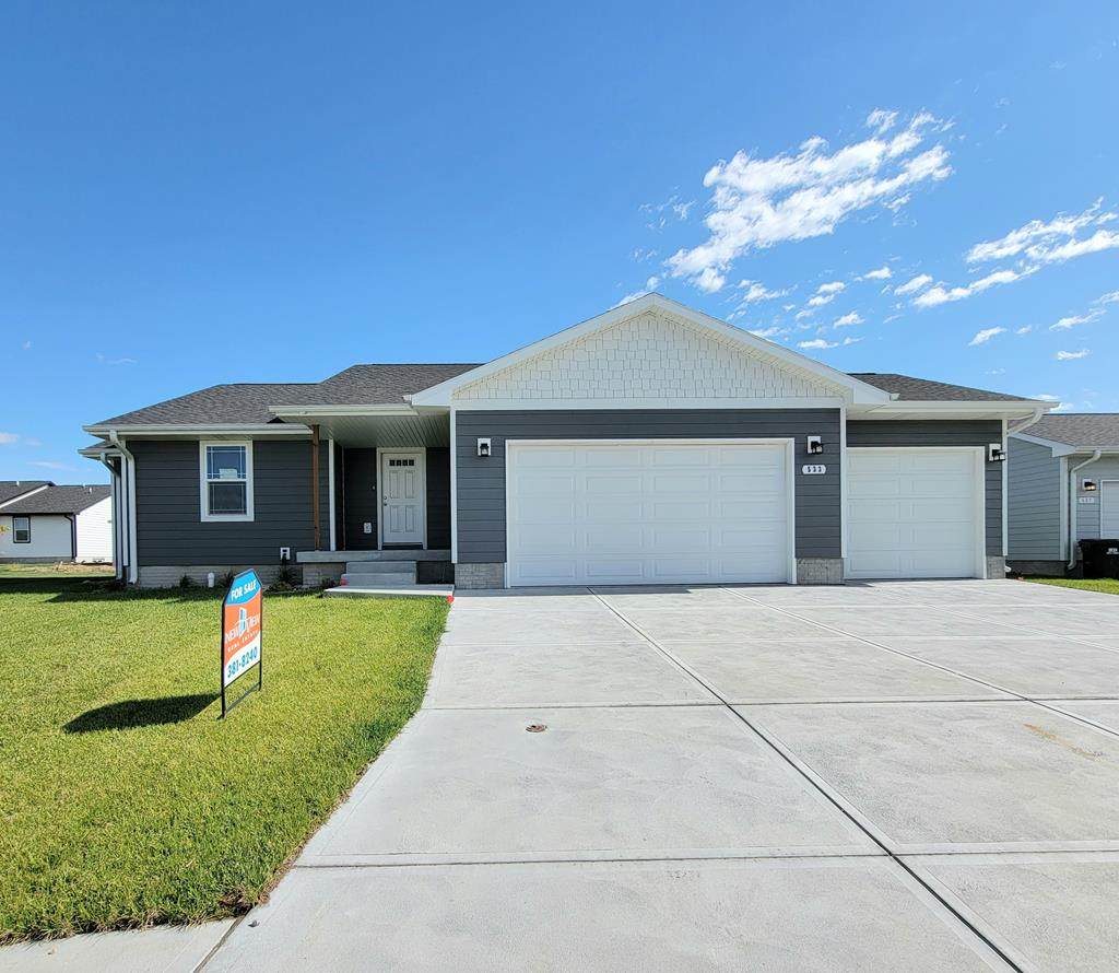 533 Schmidt Cir - Photo 1