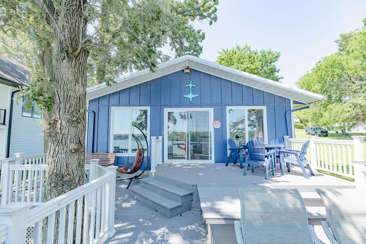 16884 255th Avenue - Photo 1