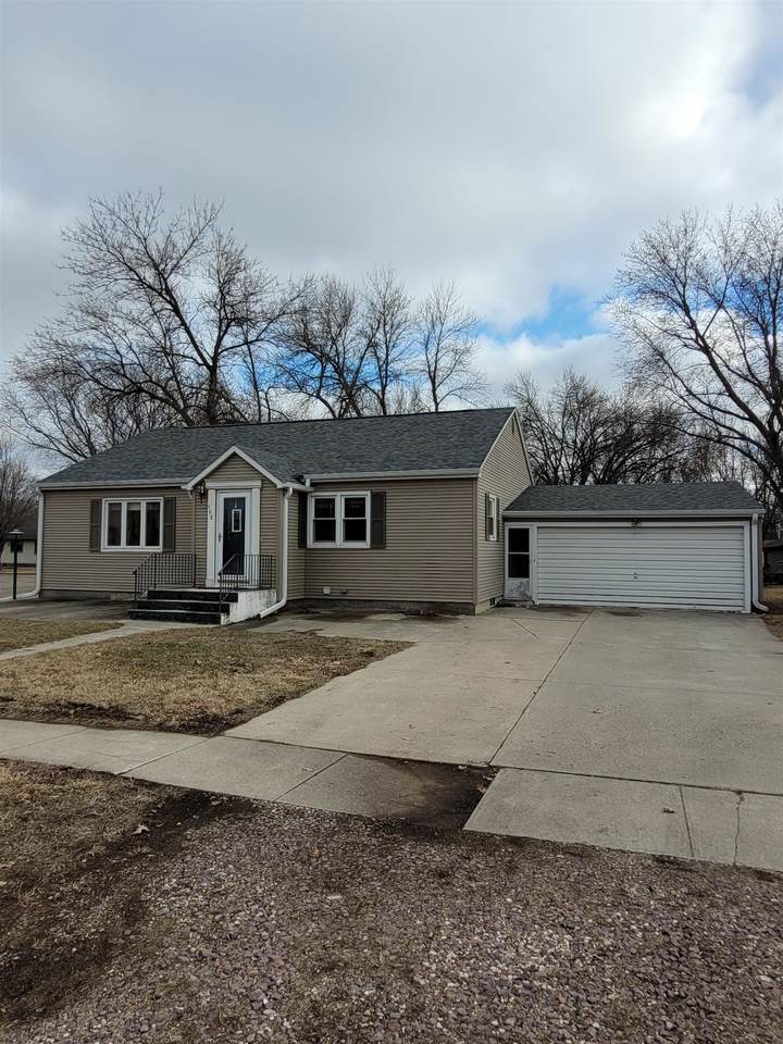 408 3rd St. - Photo 1