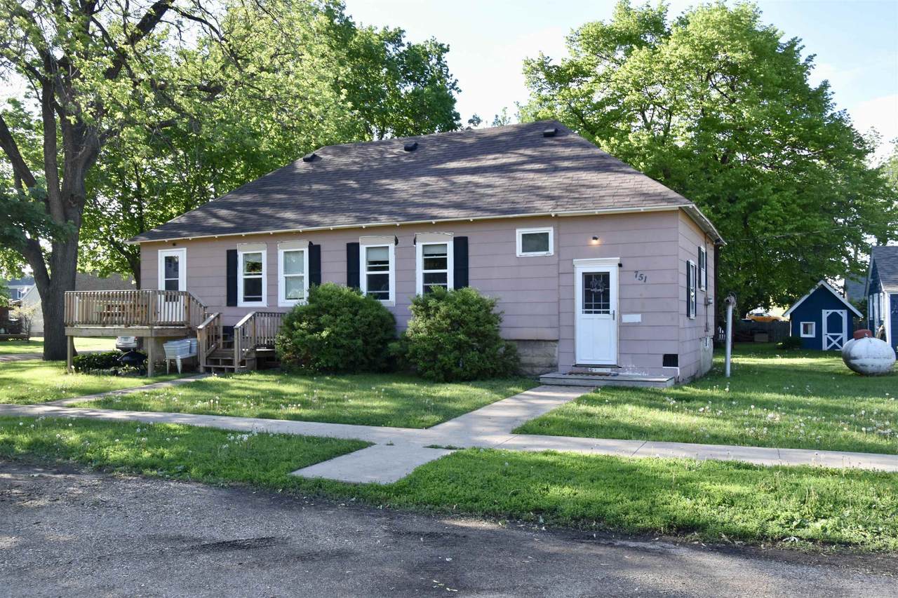 751 4th St - Photo 1