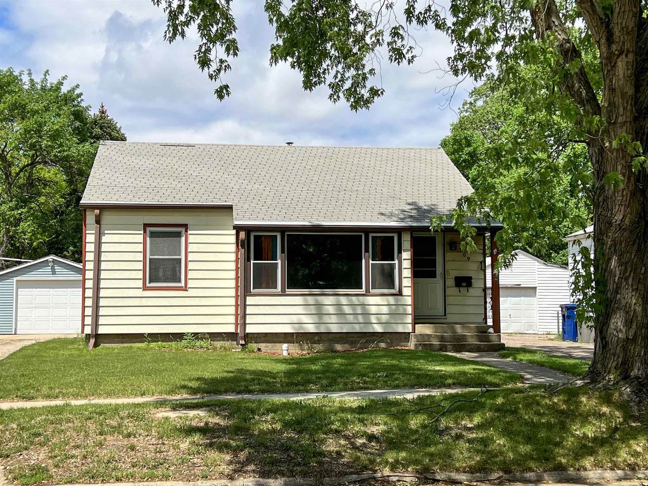 309 1St Street - Photo 1