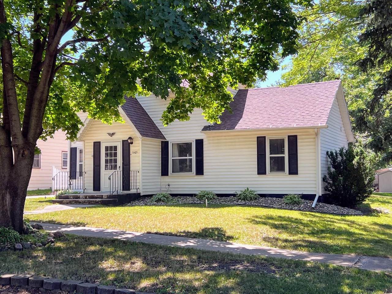 1605 Washington Street - Photo 1
