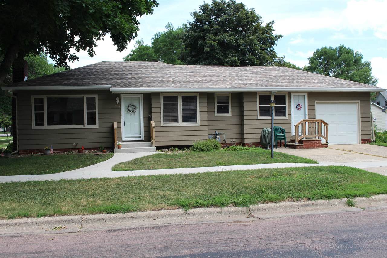 916 3rd Avenue - Photo 1