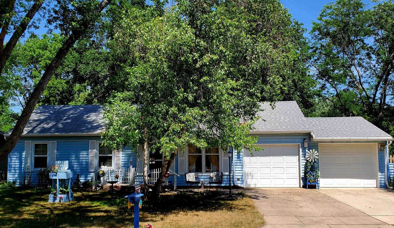 305 9th Street - Photo 1